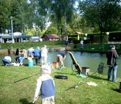 Pêche dans l'étang du camping